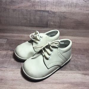 White baby shoes size 4 (baptism)